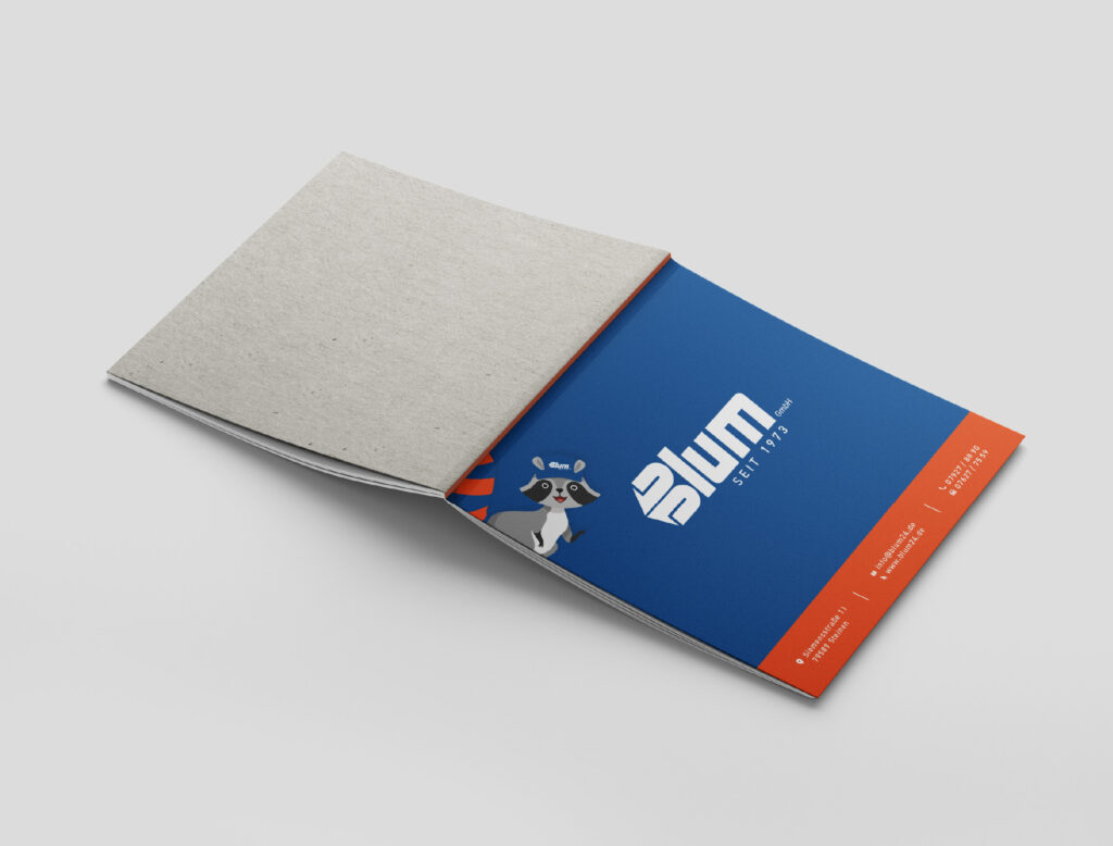 Mappe im Blum-Corporate-Design mit Maskottchen – Grafikdesign von Marco Pendt